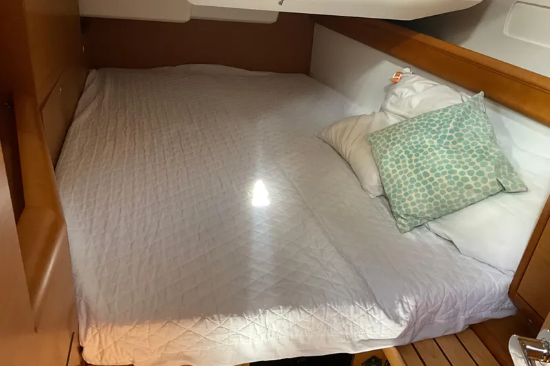 Epicurios Yacht Photos Pics Cozy cabin bed in 2015 Jeanneau Sun Odyssey 469 sailboat interior.