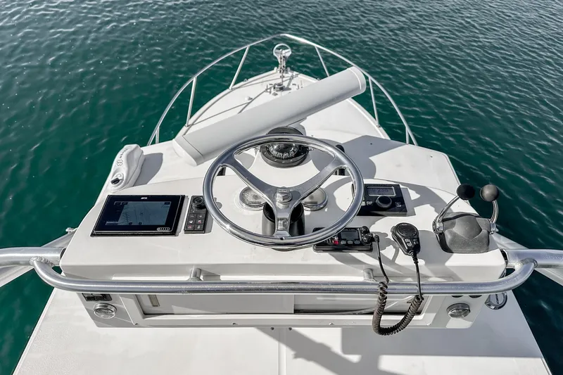 Jesse Girl Yacht Photos Pics Helm of 2005 Carolina Classic 28 boat with steering wheel and navigation equipment.