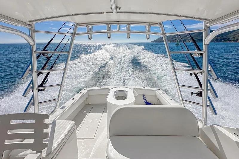 Jesse Girl Yacht Photos Pics 2005 Carolina Classic 28 boat cruising on open water, leaving a wake behind.