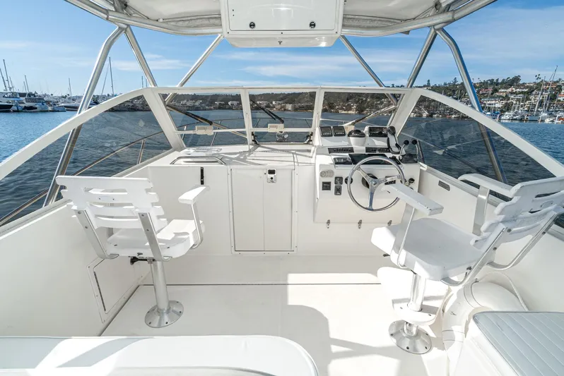 Jesse Girl Yacht Photos Pics 2005 Carolina Classic 28 boat cockpit with steering wheel, chairs, and ocean view.