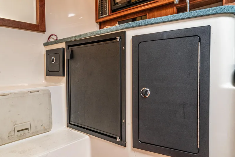 Jesse Girl Yacht Photos Pics 2005 Carolina Classic 28 interior with storage compartments and countertop.