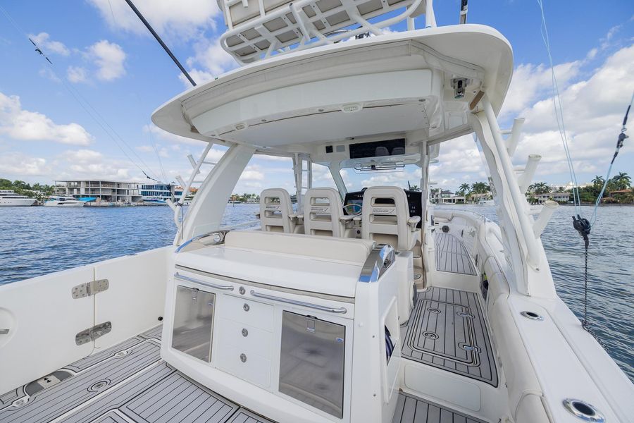 2019 Boston Whaler 420 Outrage