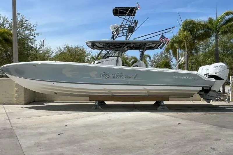  Yacht Photos Pics 2020 Nor-Tech 390 boat on display, surrounded by palm trees and clear skies.