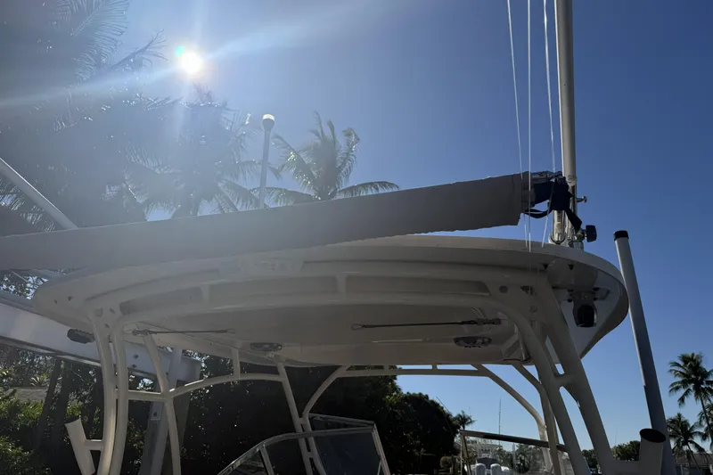 275-264 Brokerage Joe Yacht Photos Pics 2022 Grady-White Freedom 275 boat under sunny sky with palm trees.
