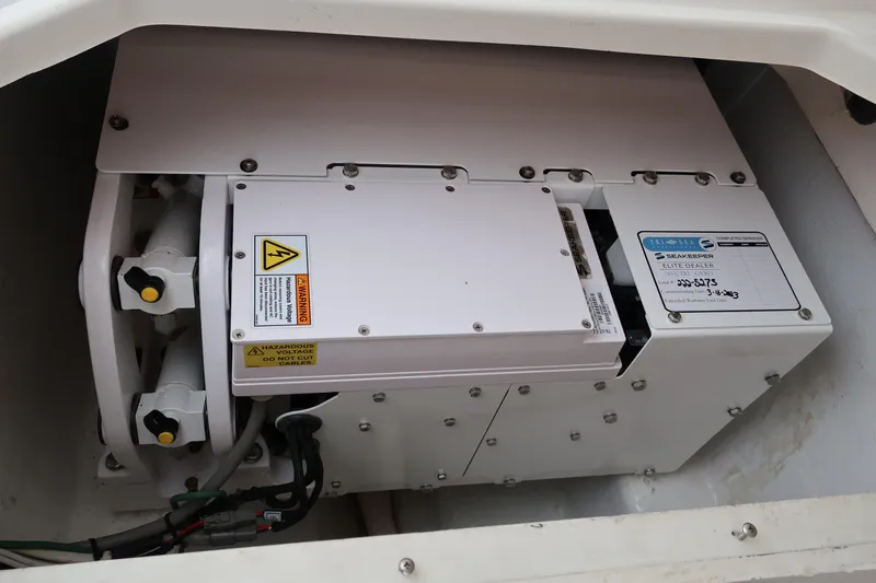 Bad Habit Yacht Photos Pics Electrical system of a 2016 Invincible 42 Open Fisherman boat.