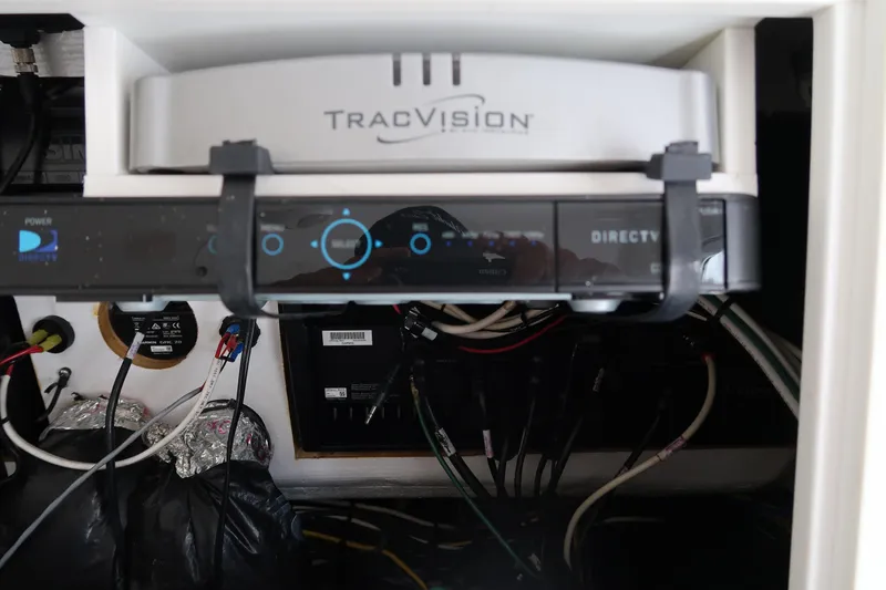 Bad Habit Yacht Photos Pics Satellite TV and electronics setup on a 2016 Invincible 42 Open Fisherman boat.