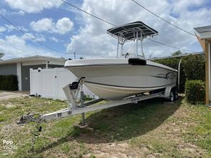 2005 Angler 204FX