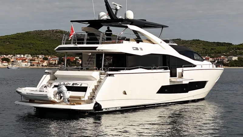 Cloudy Bay III Yacht Photos Pics 