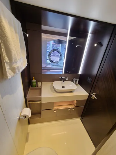 Sweet Tina Yacht Photos Pics 