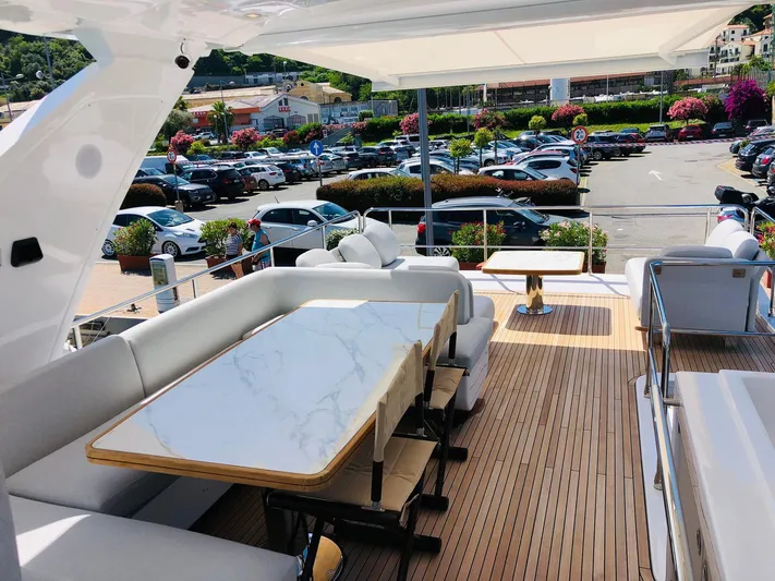 Atlantis Of London Yacht Photos Pics AZIMUT 66 FLY 2021