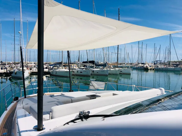 Atlantis Of London Yacht Photos Pics AZIMUT 66 FLY 2021