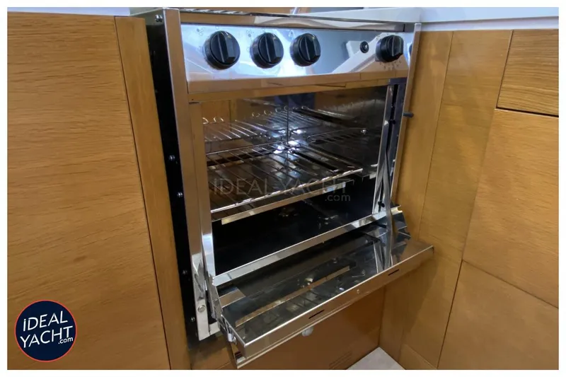 Mary Blue 3 Yacht Photos Pics Stainless steel oven in 2008 Garcia 65ft Aluminium Centerboard yacht kitchen.