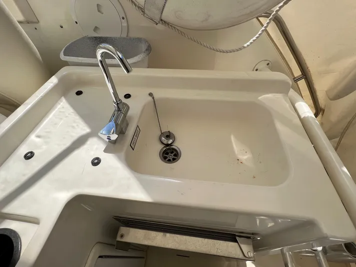 Chaos Yacht Photos Pics 1996 Tiara Yachts 4300 Open sink with chrome faucet and drain plug.