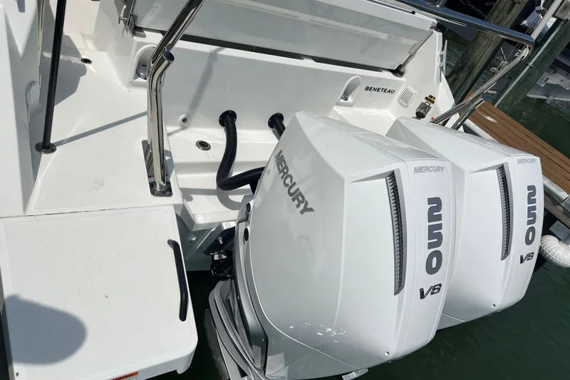  Yacht Photos Pics 2024 Beneteau Flyer 9 SUNdeck with dual Mercury V8 outboard engines.