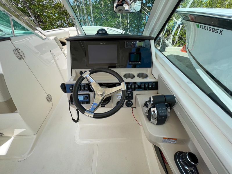 2020 Boston Whaler 280 Vantage