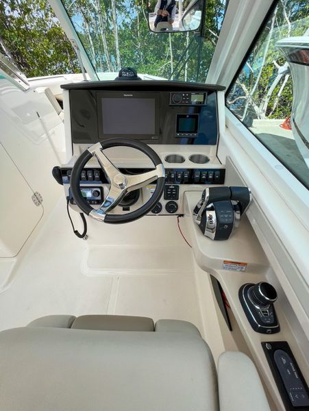 2020 Boston Whaler 280 Vantage