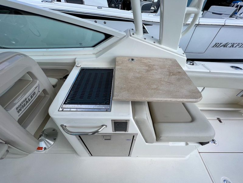 2020 Boston Whaler 280 Vantage