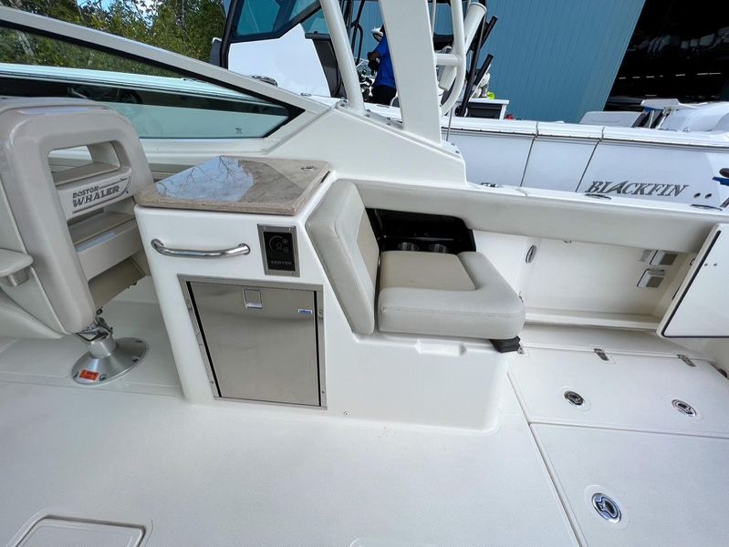 2020 Boston Whaler 280 Vantage