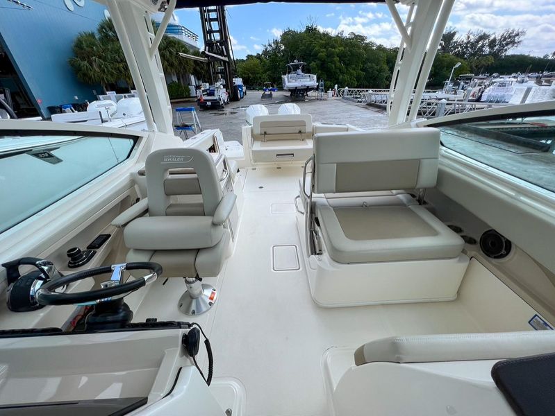 2020 Boston Whaler 280 Vantage