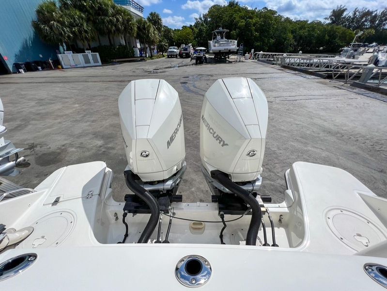 2020 Boston Whaler 280 Vantage