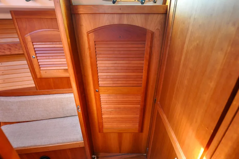 Jezebel Yacht Photos Pics 2004 Sabre 426 interior with wooden cabinetry and cushioned seating.