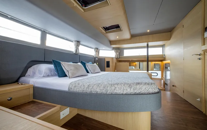  Yacht Photos Pics 2023-Aquila-54-Yacht-MarineMax