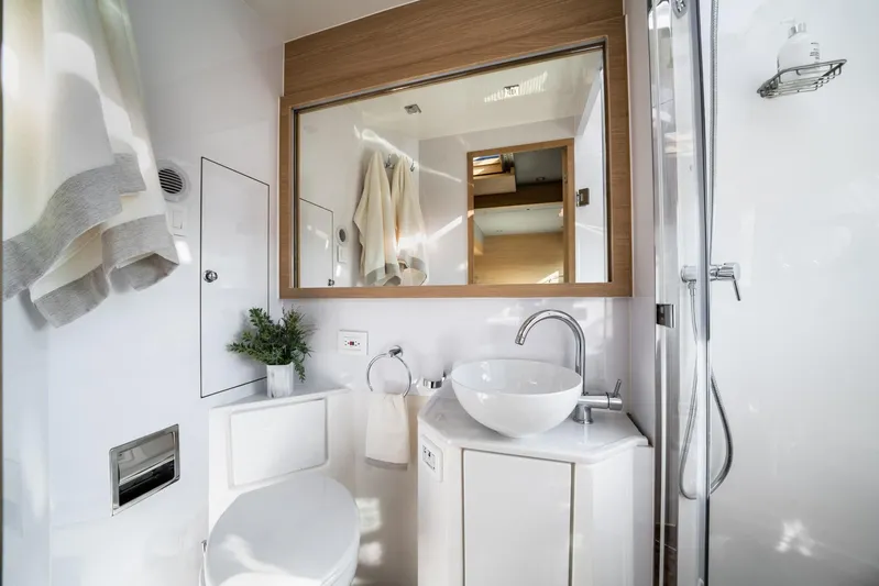  Yacht Photos Pics 2023-Aquila-54-Yacht-MarineMax