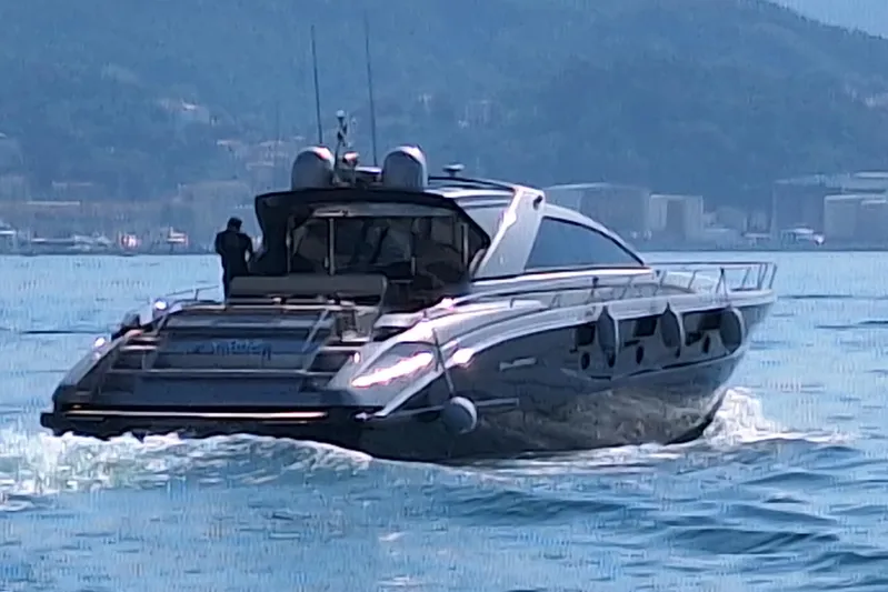 Vida II Yacht Photos Pics 