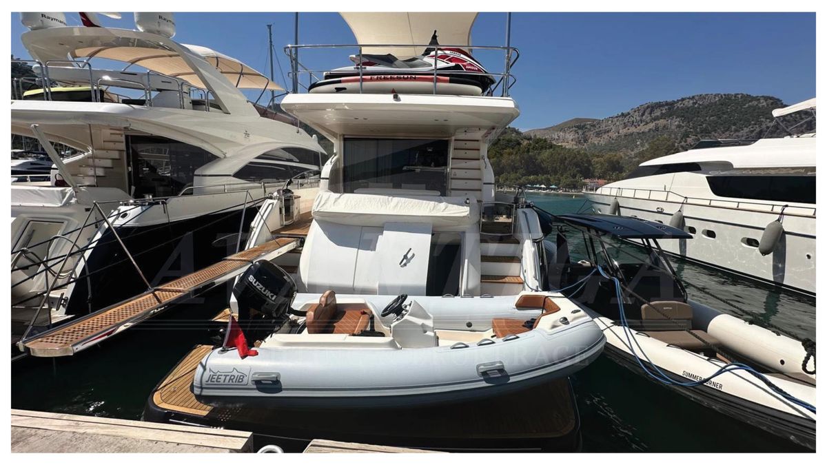 2013 Princess 77 