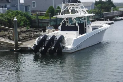Boston Whaler 370 Outrage