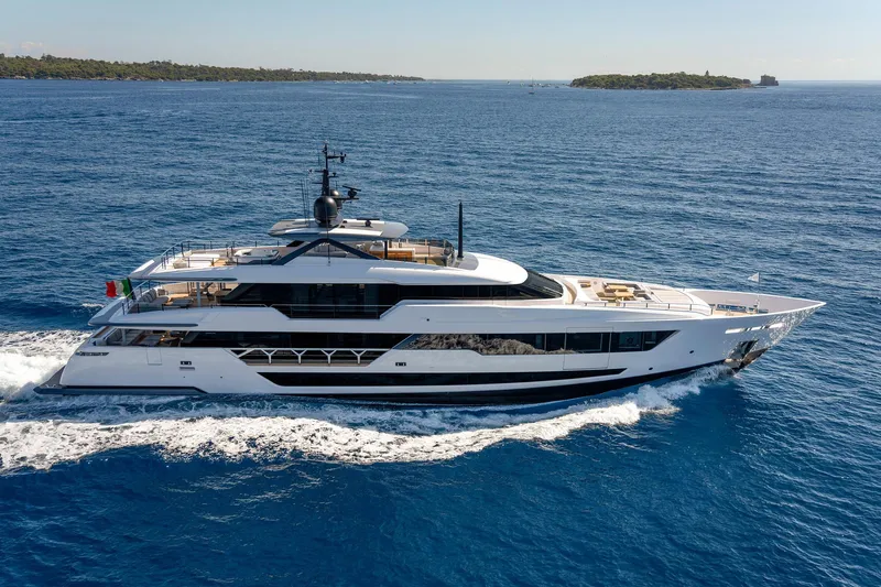 Miotu Yacht Photos Pics Luxurious 2022 Custom Line CL 140 yacht cruising on open sea.