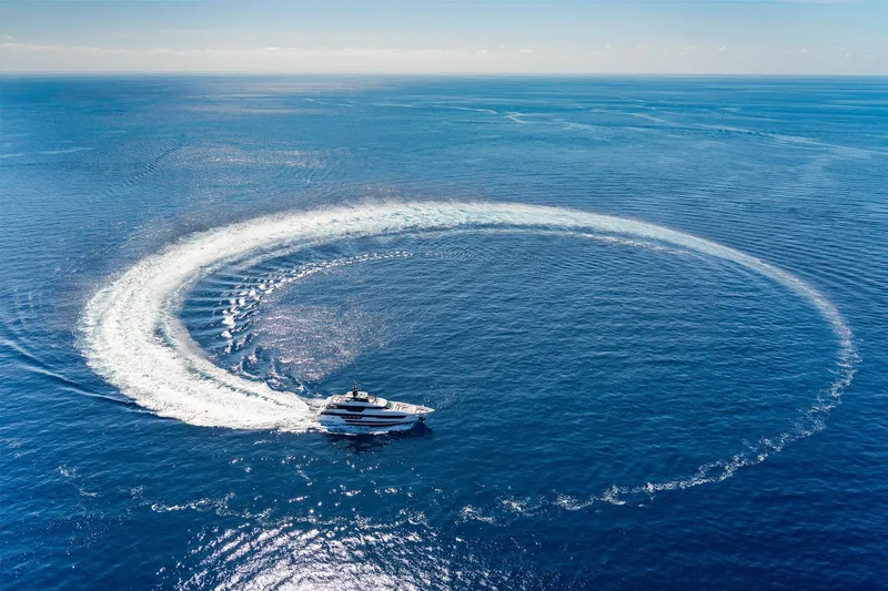 Miotu Yacht Photos Pics Custom Line CL 140 yacht making a circular wake in the ocean, 2022 model.
