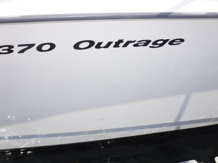 2014-38-boston-whaler-370-outrage