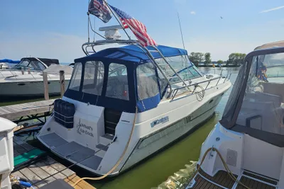 Cruisers Yachts 3670 Esprit