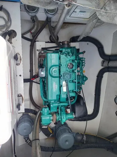 Smile Maker Yacht Photos Pics Starboard Engine