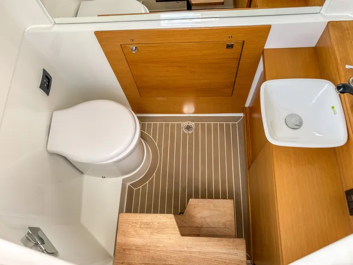  Yacht Photos Pics 2024 De Antonio Yachts D28 Open bathroom with modern fixtures and wooden accents.