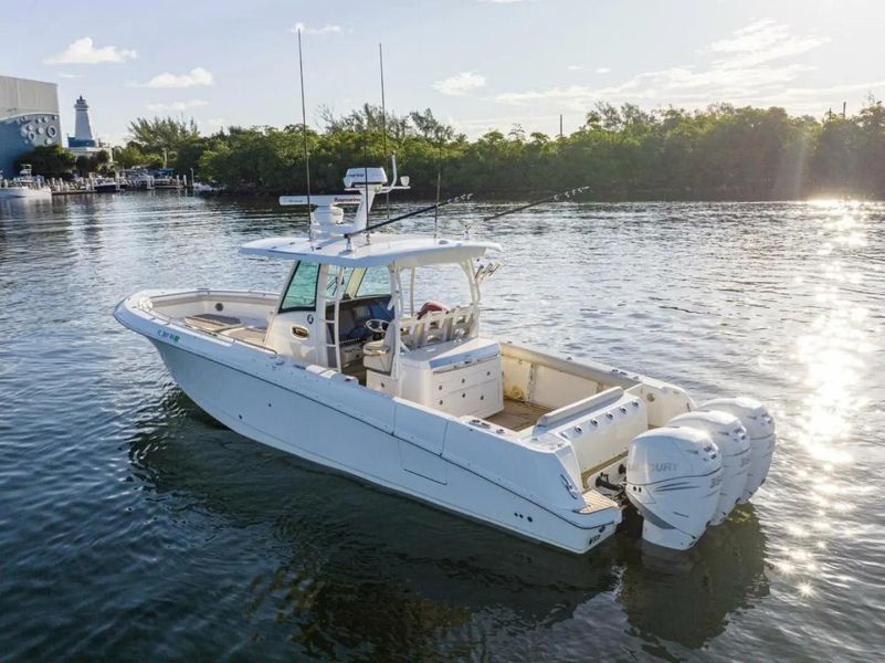 2017 Boston Whaler 350 Outrage