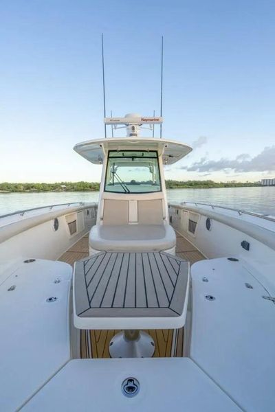 2017 Boston Whaler 350 Outrage