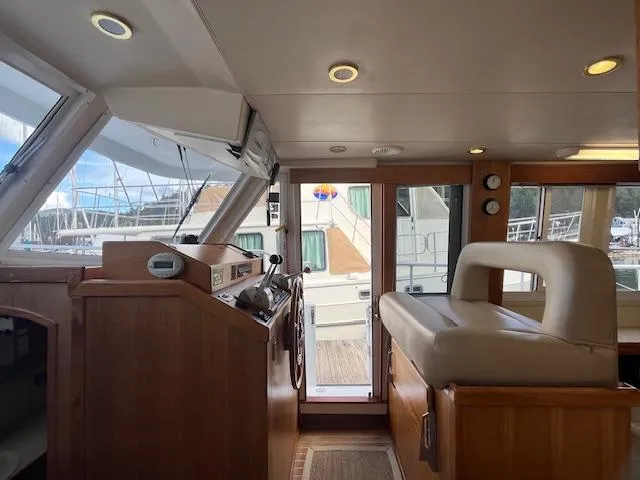  Yacht Photos Pics Interior of 2000 Mainship 430 Trawler with helm and seating area.