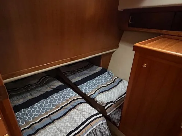  Yacht Photos Pics Cozy cabin with twin beds in 2000 Mainship 430 Trawler yacht.