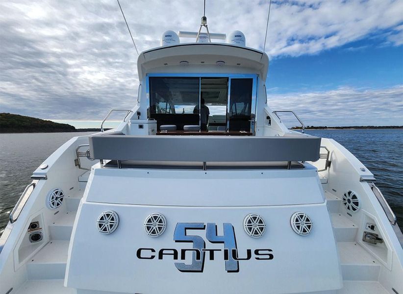 2017 Cruisers Yachts 54 Cantius