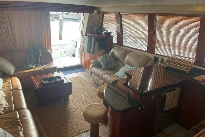  Yacht Photos Pics Interior of 2004 Carver 570 Voyager Pilothouse with cozy seating and modern amenities.
