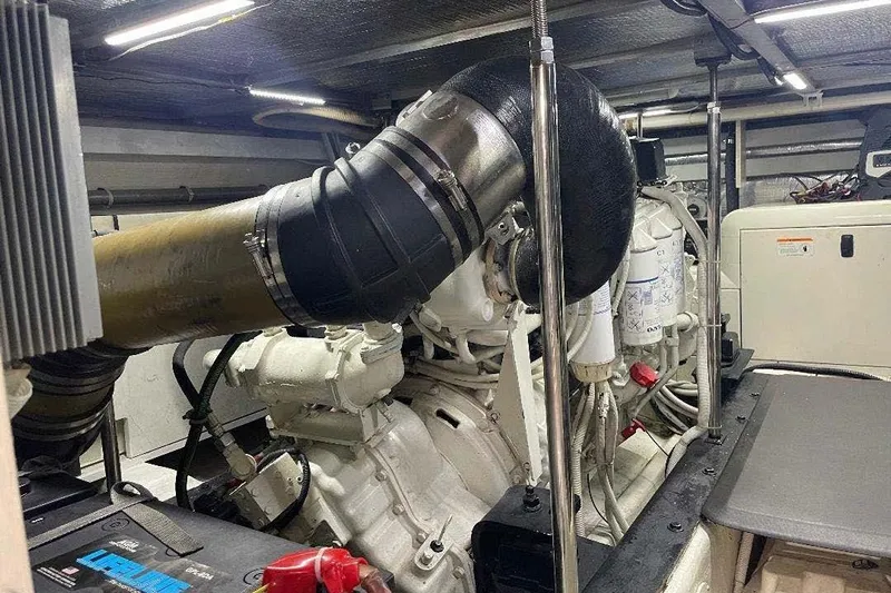 Yacht Photos Pics Roomy Engine Room