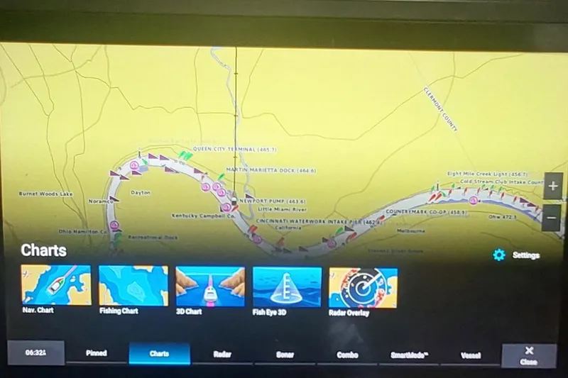  Yacht Photos Pics Navigation display on Carver 570 Voyager Pilothouse, 2004 model, showing charts and settings.
