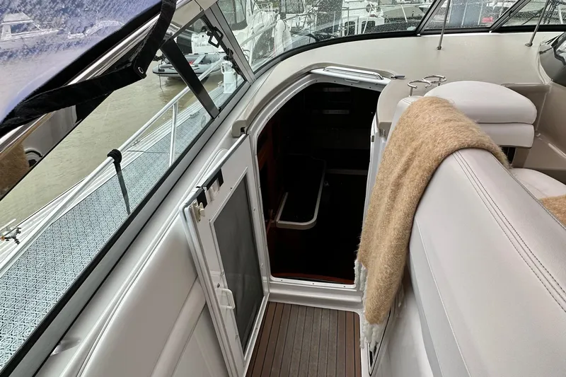  Yacht Photos Pics 2007 Four Winns 378 Vista boat interior with open cabin door and plush seating.