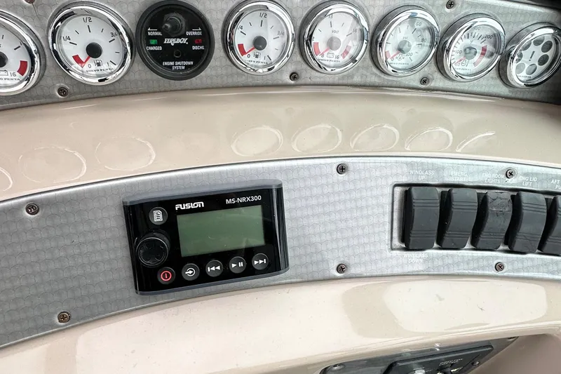  Yacht Photos Pics Dashboard of 2007 Four Winns 378 Vista boat with gauges and Fusion MS-RA200 stereo.