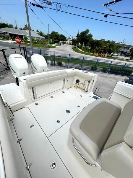 2019 Boston Whaler 330 Outrage