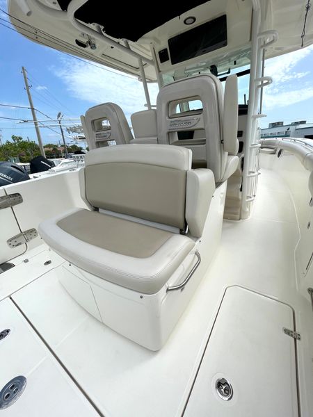 2019 Boston Whaler 330 Outrage