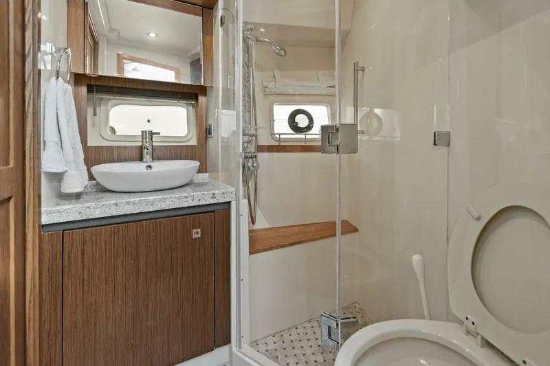 Prodigi Yacht Photos Pics 2017 Sea Ray 510 Fly - Image 62