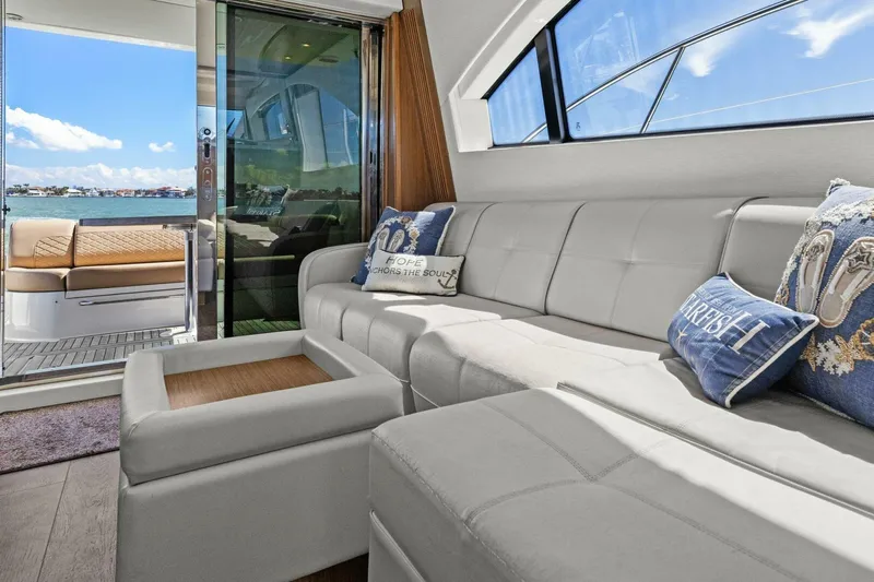 Prodigi Yacht Photos Pics 2017 Sea Ray 510 Fly - Image 39